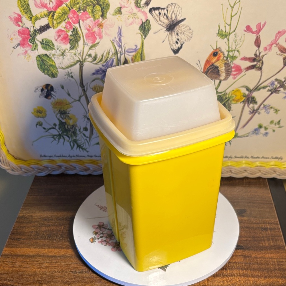 Tupperware Bright Yellow pick a deli Container